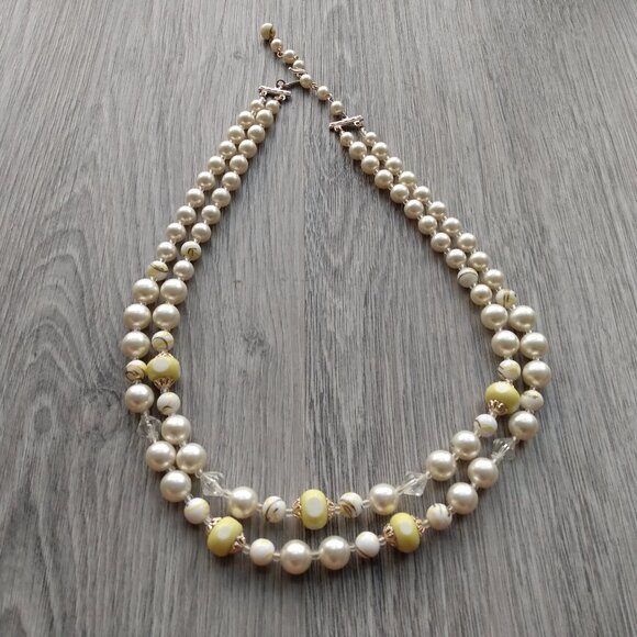 Vintage Faux Pearl Yellow Beaded Necklace Double Strands Rockabilly Retro Glam - Picture 1 of 11